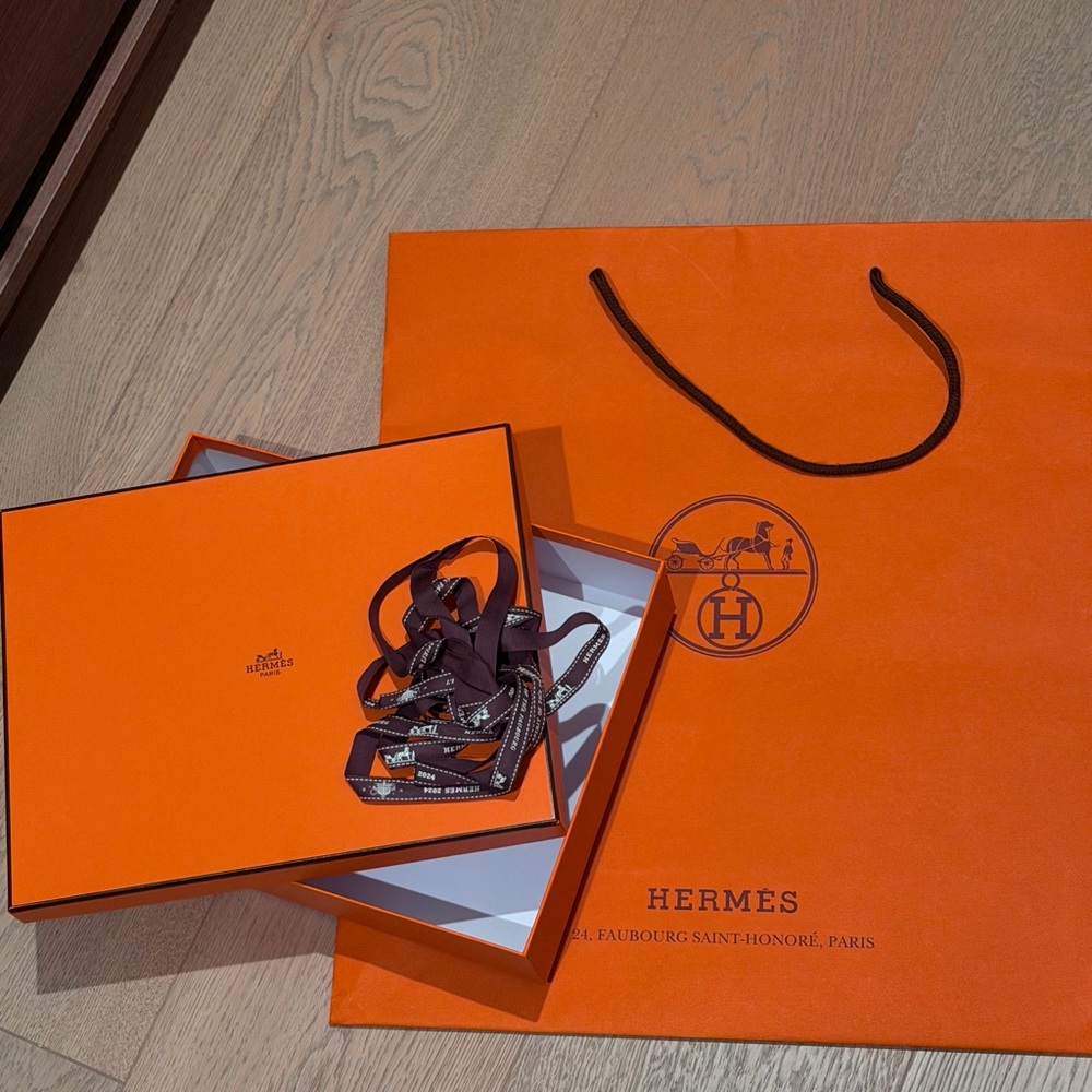 Hermès Orange Large Paper Shopping bag/box Set with Ribbon